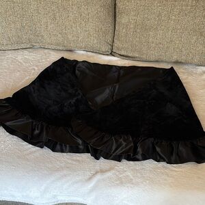 BNWOT Elegant Black Ruffled Wrap/Shawl Satin/Crushed Velvet